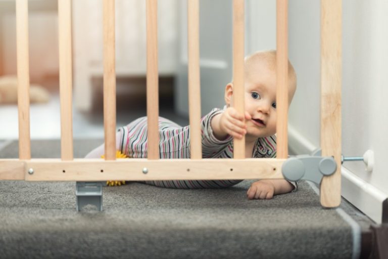 Wie lange braucht man ein Treppenschutzgitter für Kinder